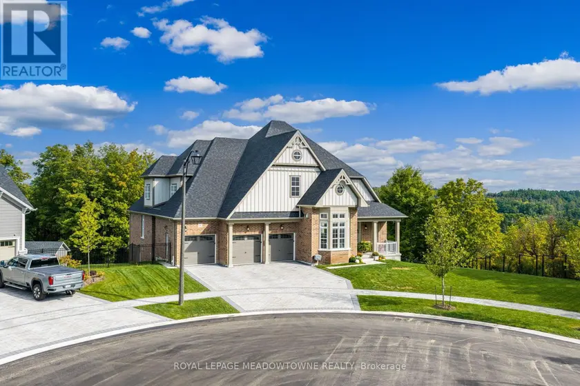 Detached at 8 J B ROBSON COURT, Halton Hills