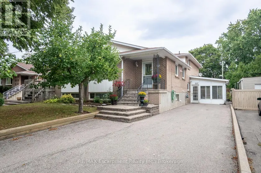 Semi-Detached/Link at 1237 REDBANK CRESCENT, Oakville