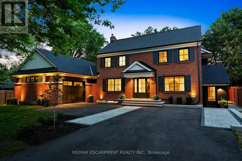 Detached at 727 KING ROAD, Burlington