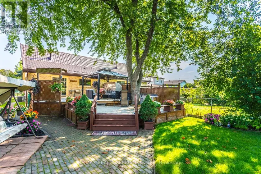 Semi-Detached/Link at 32 FALCONER DRIVE, Mississauga