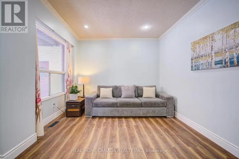Detached at 21 HALLEN ROAD, Brampton