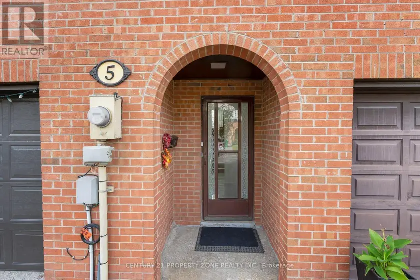 Townhouse at 5 BRIAR PATH, Brampton