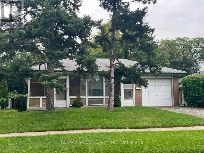 Detached at 49 BRADDOCK ROAD, Toronto