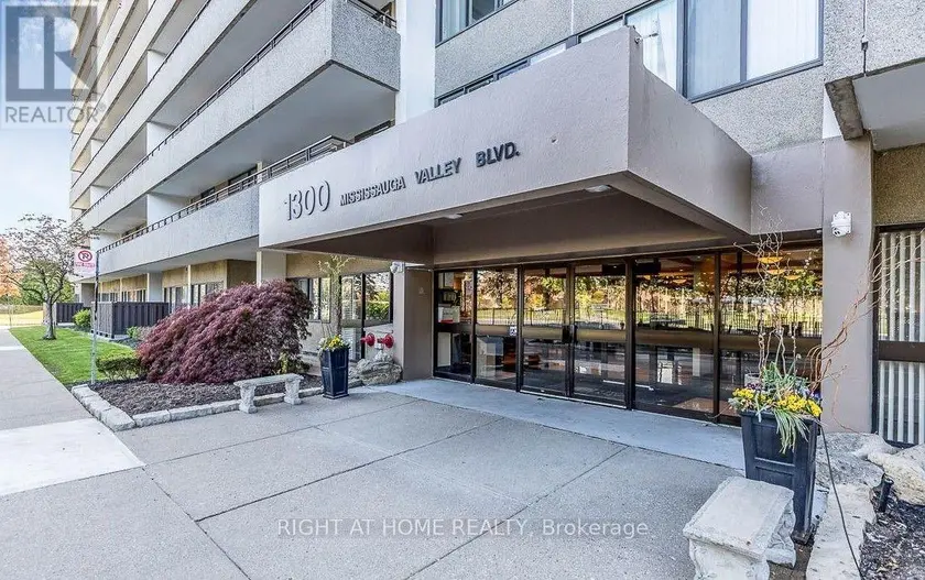 Apartment at 305 - 1300 MISSISSAUGA VALLEY BOULEVARD, Mississauga