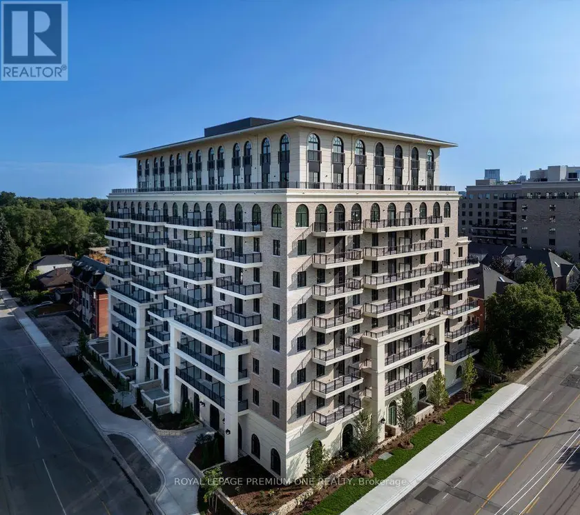 Apartment at PH11 - 38 EARLINGTON AVENUE, Toronto