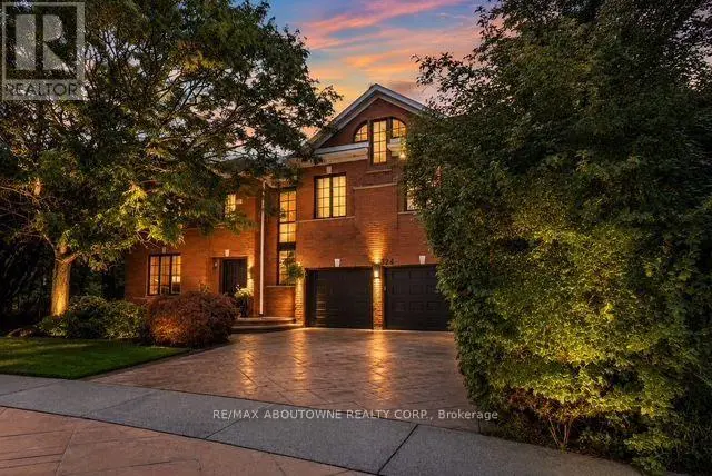 Detached at 324 OAKRIDGE COURT, Oakville