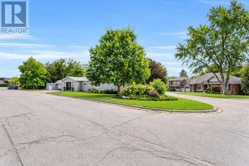 Detached at 11 CHURCHILL CRESCENT, Halton Hills