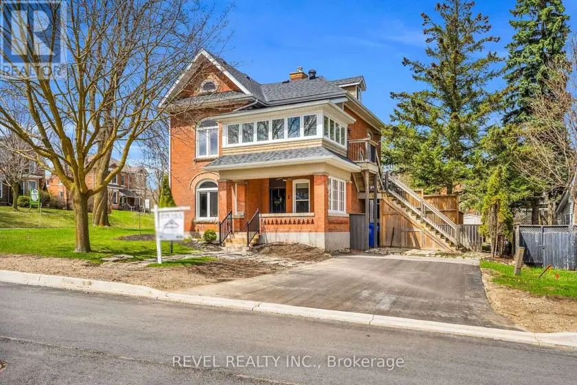 Detached at 1 THIRD AVENUE, Orangeville