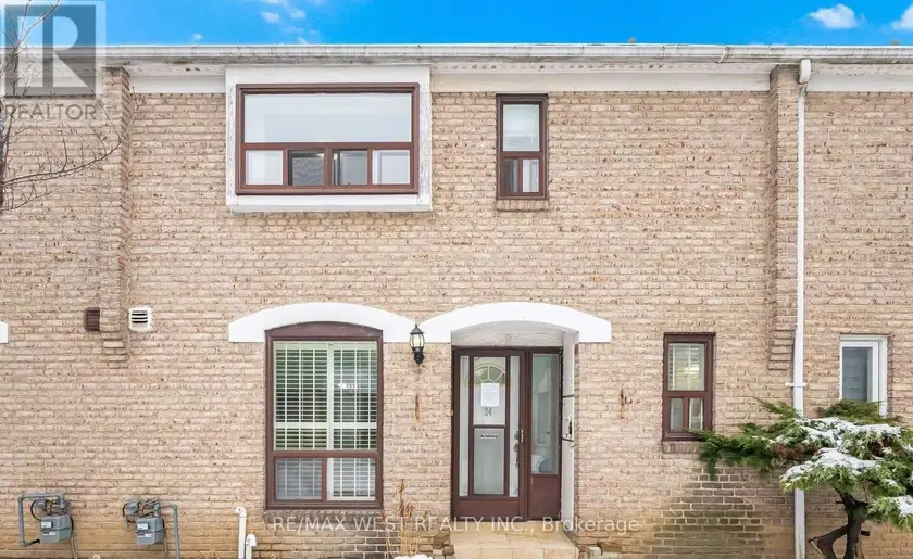 Townhouse at 24 - 25 GOSFORD BOULEVARD, Toronto