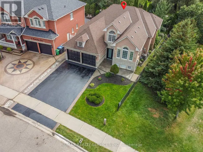 Detached at 33 WOODVALLEY DRIVE, Brampton