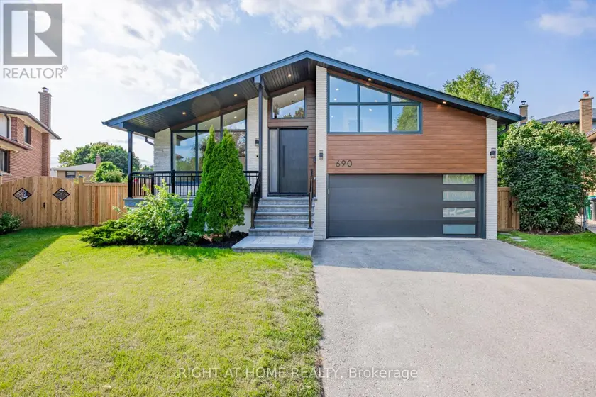 Detached at 690 HILLMAN CRESCENT, Mississauga