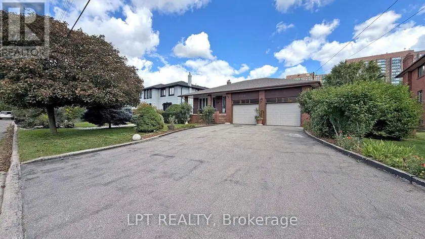 Detached at 3185 PARKERHILL ROAD, Mississauga