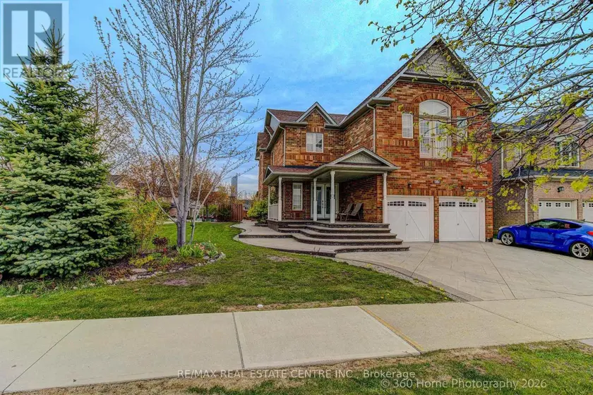 Detached at 806 WHITE CLOVER WAY, Mississauga