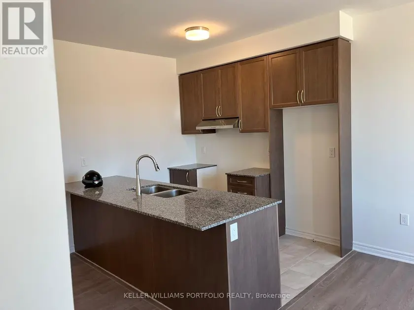 Townhouse at BSMT - 8 THORNBIRD CRESCENT, Brampton