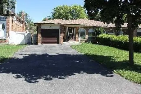 Semi-Detached/Link at 31 MANITOU CRESCENT, Brampton
