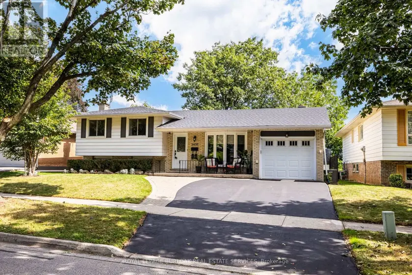 Detached at 2037 MOUNTAIN GROVE AVENUE, Burlington
