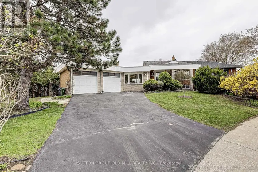 Semi-Detached/Link at 2 LEITA COURT, Toronto