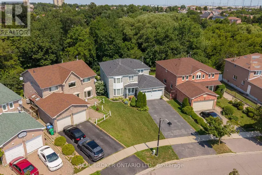 Detached at 60 RAVENSWOOD DRIVE, Brampton
