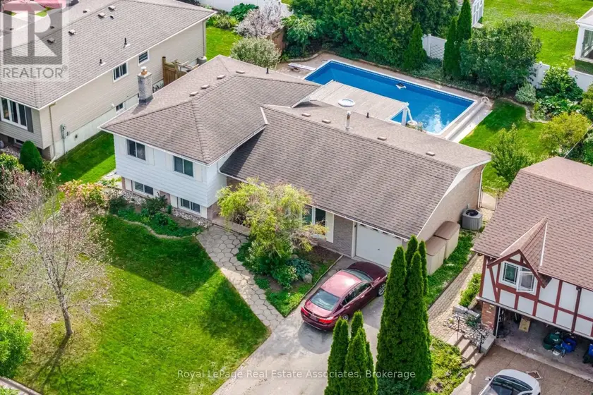 Detached at 2452 YARMOUTH CRESCENT, Oakville