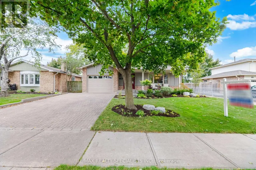 Detached at 840 HEMLOCK DRIVE, Milton