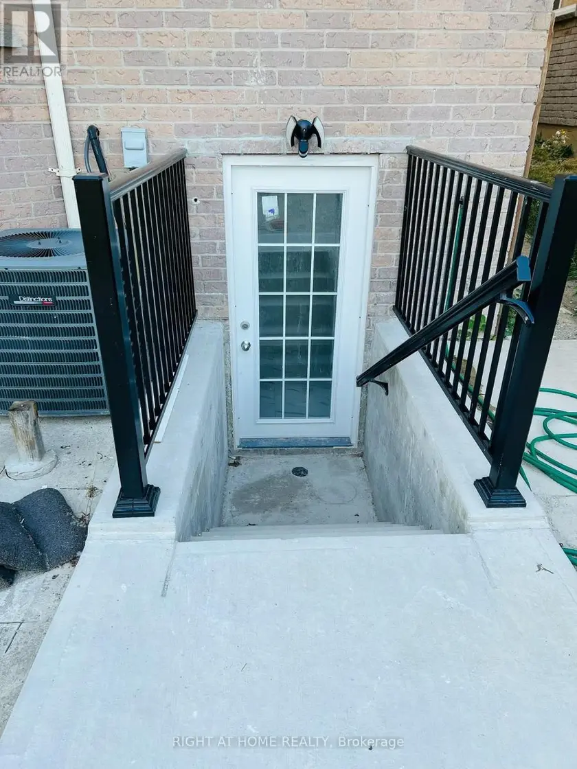 Detached at LOWER - 314 HARROWSMITH DRIVE, Mississauga