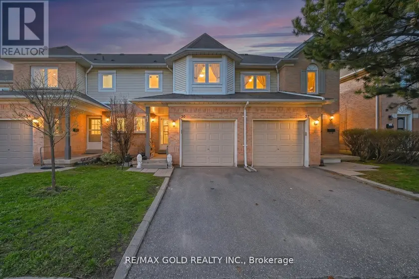 Townhouse at 30 WICKSTEAD COURT, Brampton