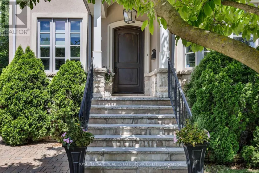 Detached at 4 SPRINGBROOK GARDENS, Toronto