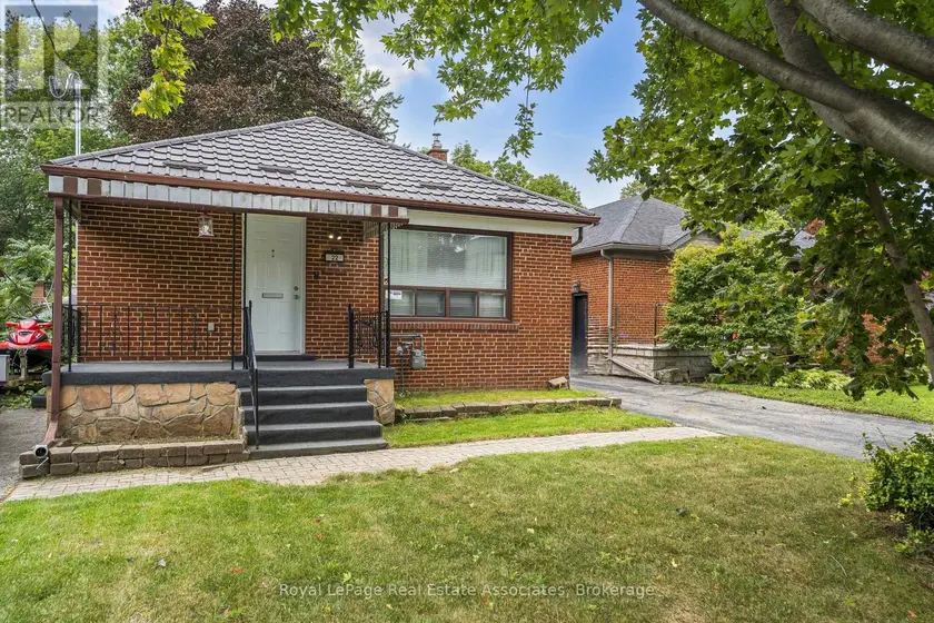 Detached at 22 MAPLE AVENUE N, Mississauga