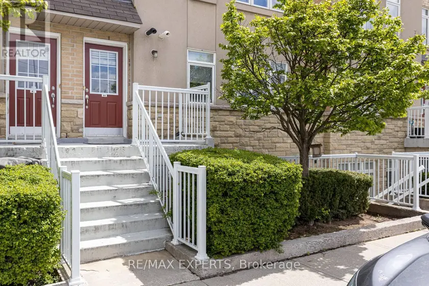 Townhouse at 44 - 30 TURNTABLE CRESCENT, Toronto