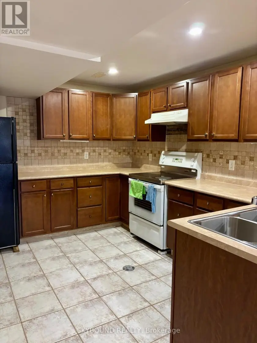 Detached at LOWER UNIT - 107 WHITCHURCH MEWS, Mississauga