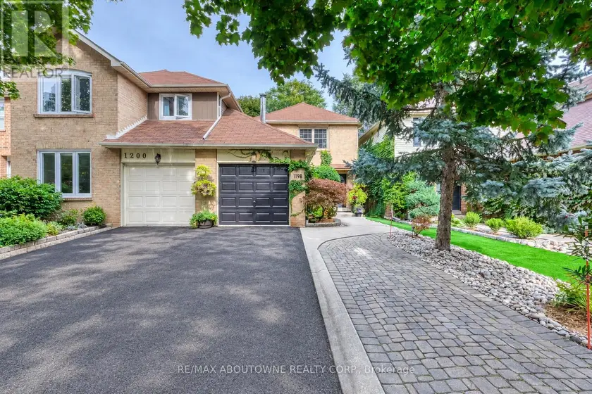 Detached at 1198 POTTERS WHEEL CRESCENT, Oakville