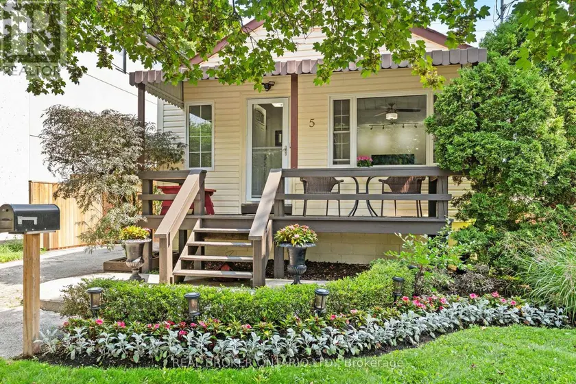 Detached at 5 ACORN AVENUE, Toronto