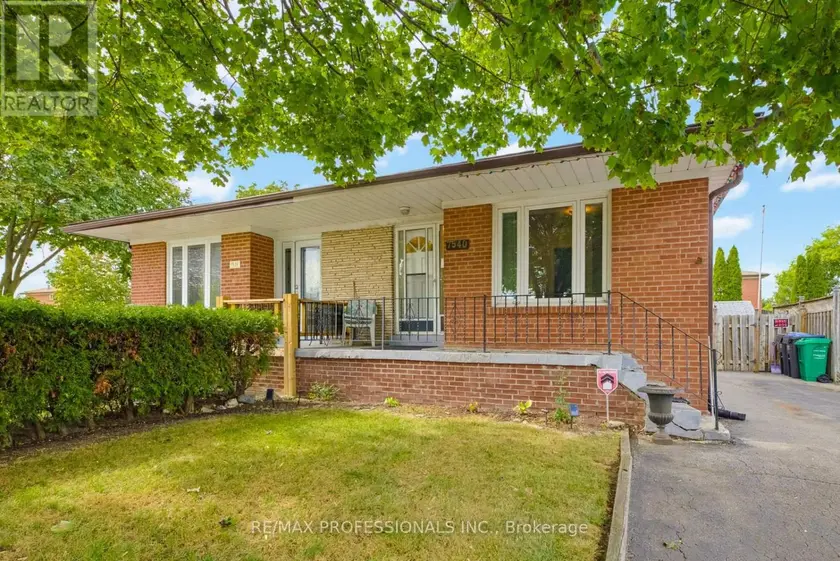 Semi-Detached/Link at 7540 DARCEL AVENUE, Mississauga