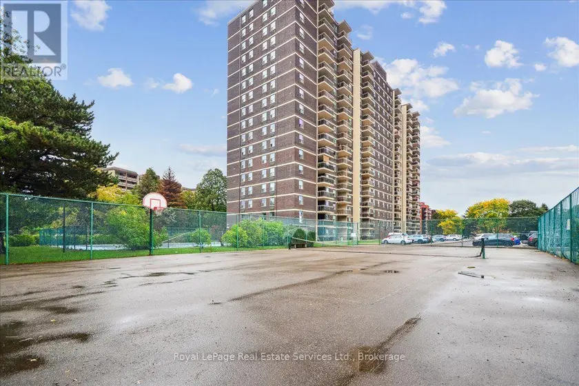Apartment at 812 - 966 INVERHOUSE DRIVE, Mississauga
