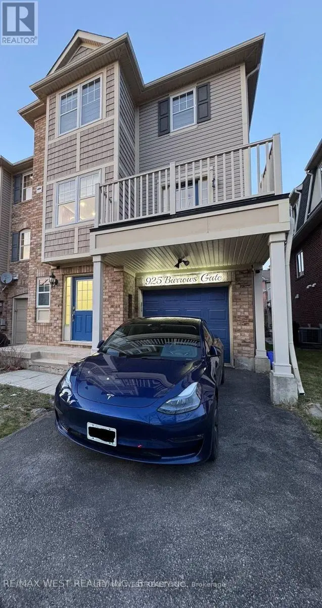Townhouse at 925 BURROWS GATE, Milton