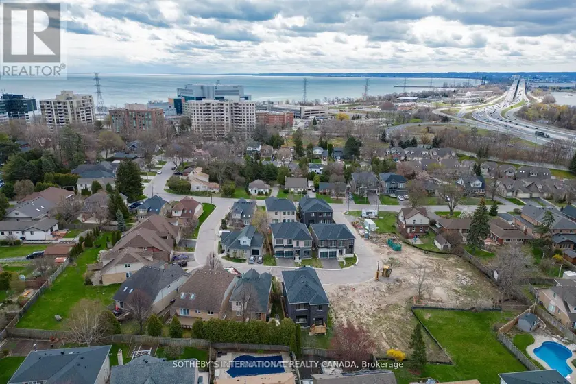 Detached at 510 MARKAY COMMON, Burlington