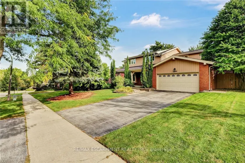 Detached at 2284 MANSFIELD DRIVE, Burlington