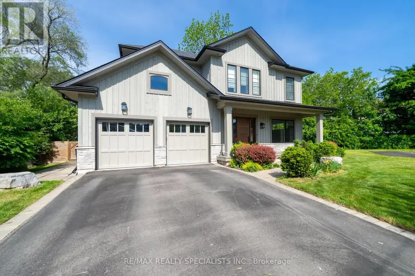 Detached at 18 FLORENCE DRIVE, Oakville