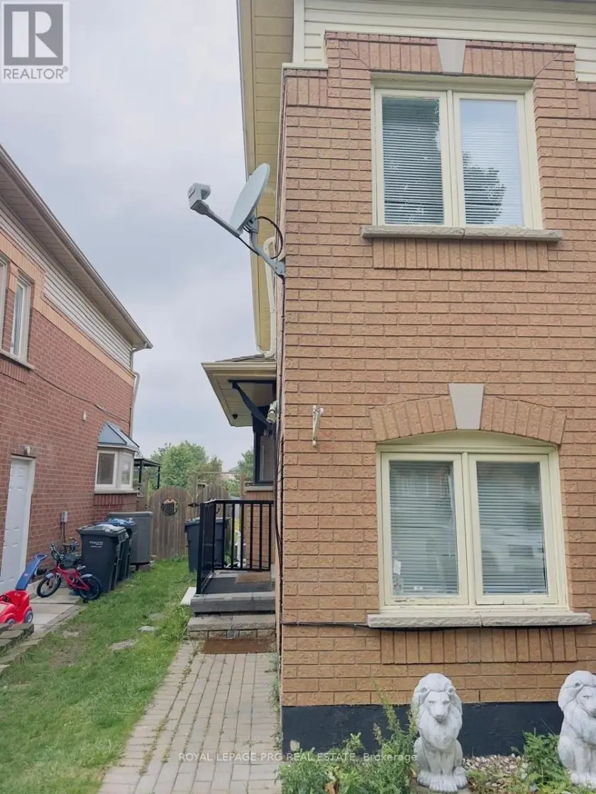 Semi-Detached/Link at 126 RAINFOREST DRIVE N, Brampton
