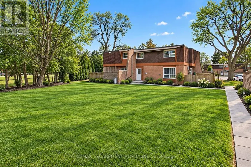 Townhouse at 4 - 661 FRANCIS ROAD, Burlington