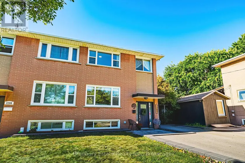 Semi-Detached/Link at 2301 BARCLAY ROAD, Burlington