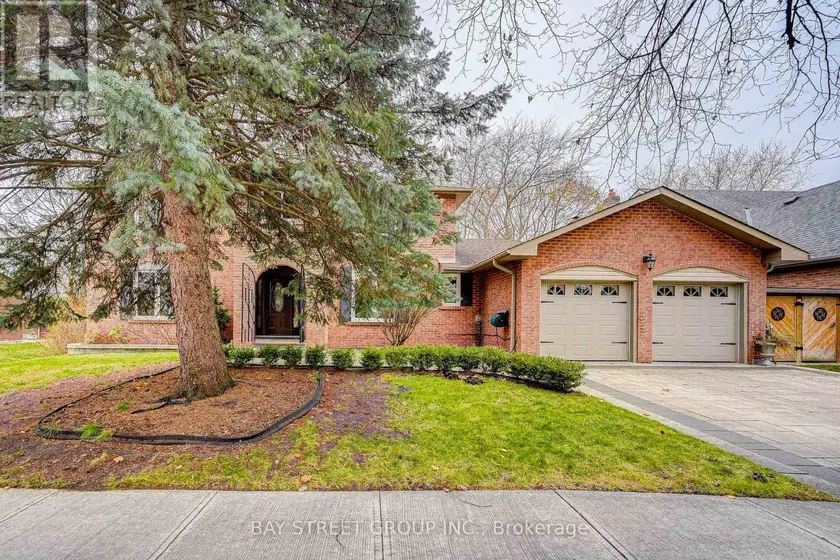 Detached at 220 ARICHAT ROAD, Oakville