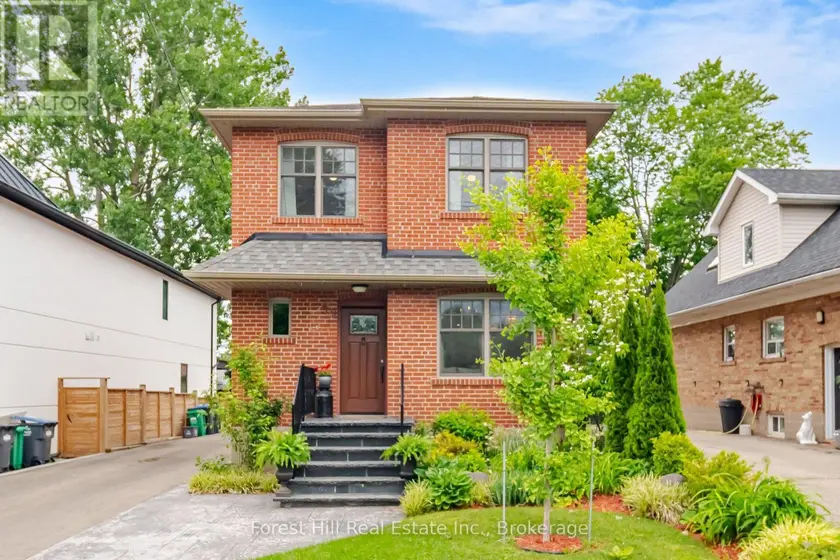 Detached at 39 BROADVIEW AVENUE, Mississauga