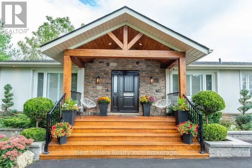 Detached at 7407 MILBUROUGH LINE E, Milton
