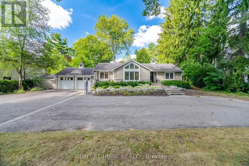 Detached at 1037 LAKESHORE ROAD W, Oakville