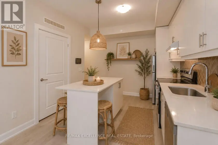 Apartment at 716 - 3220 WILLIAM COLTSON AVENUE, Oakville