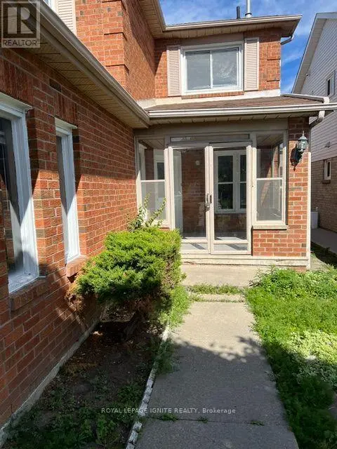 Detached at 62 WOODSIDE COURT, Brampton