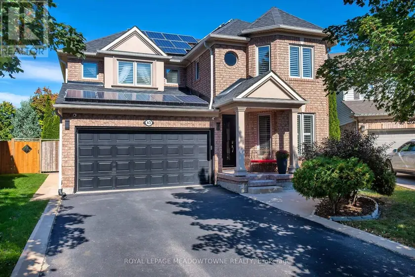 Detached at 43 THORPE CRESCENT, Brampton