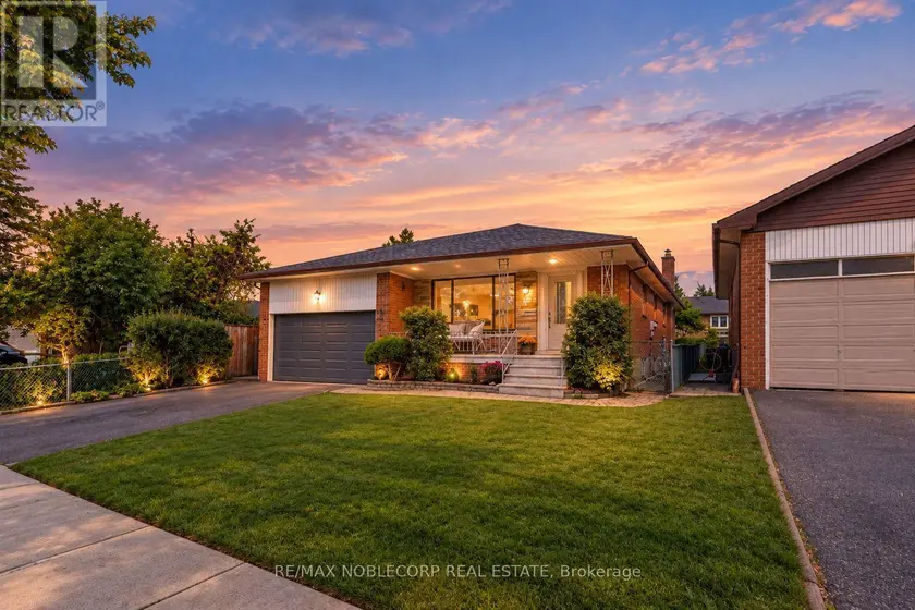 Detached at 4 WARLINGHAM COURT, Toronto