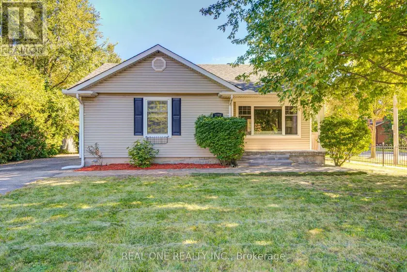 Detached at 1099 KENT AVENUE, Oakville